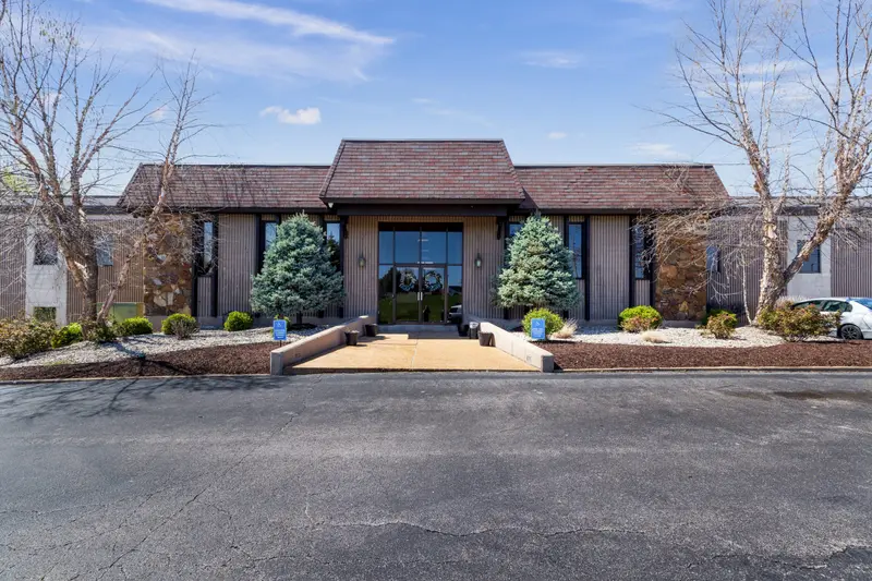 Northwest Executive Center, Bridgeton