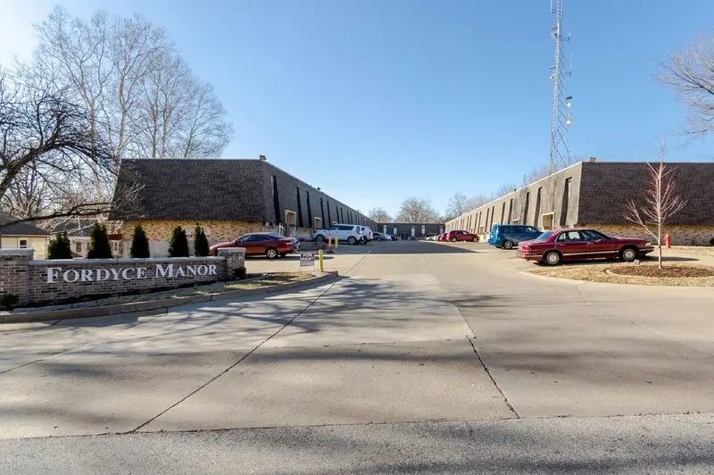Fordyce Manor Apartments, Saint Charles
