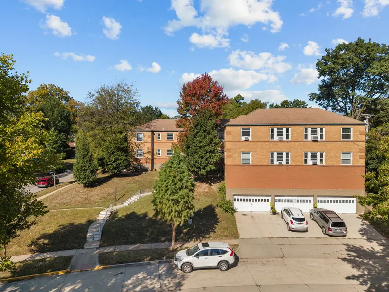 1265 Moorlands, Saint Louis, MO